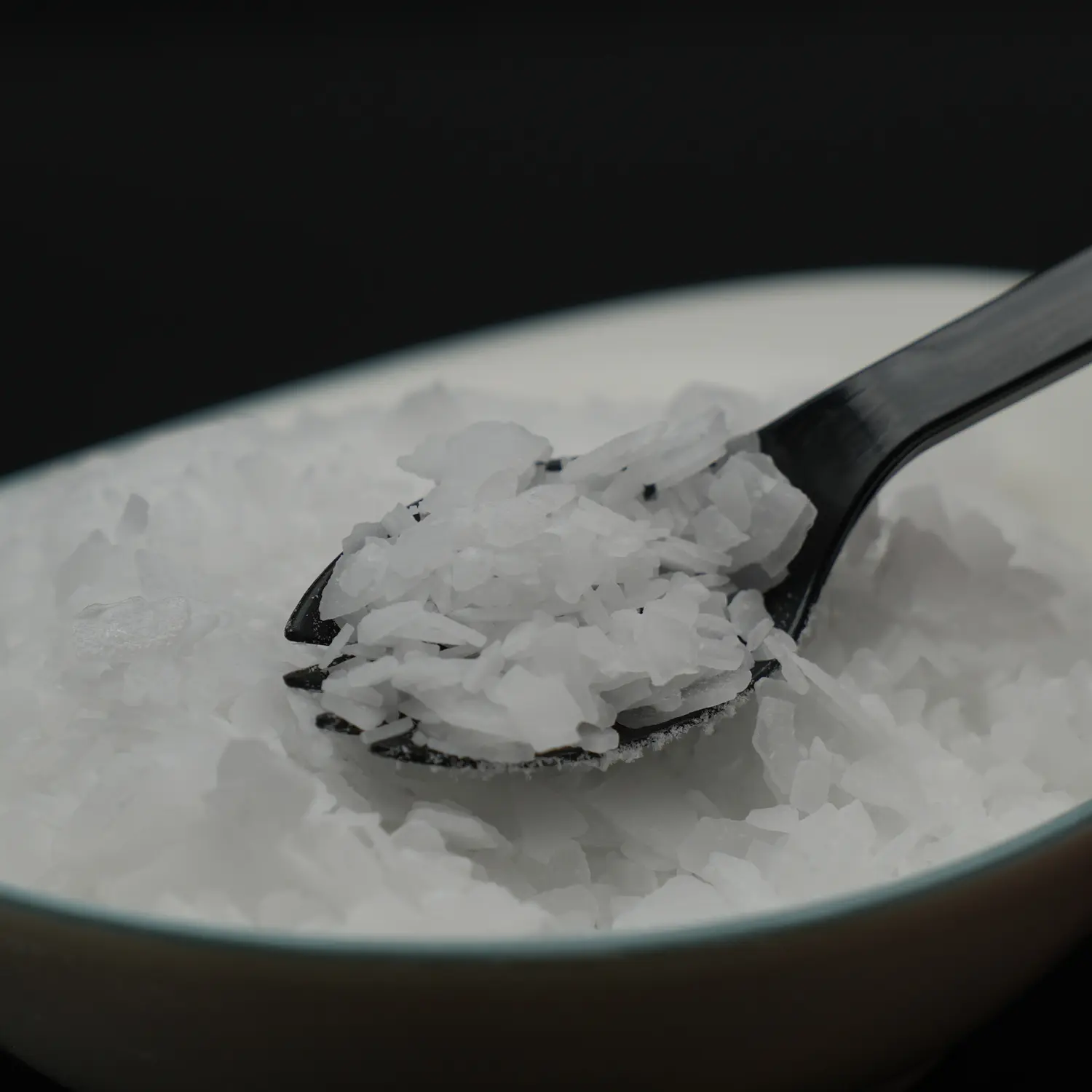 Caustic Soda Flakes 98% NaOH - thin flaky structure for industrial applications, Shandong Guowei Chemical China